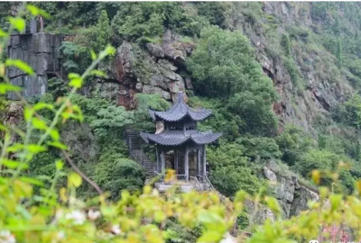 云阳山文化底蕴深厚，山水秀美，人文景观与自然景观于一山，古岳农耕，进士满乡，霞客敬叹。在这里可览七十二峰，可观十大灵岩，可拜岳圣始祖，可沐道佛祥光。